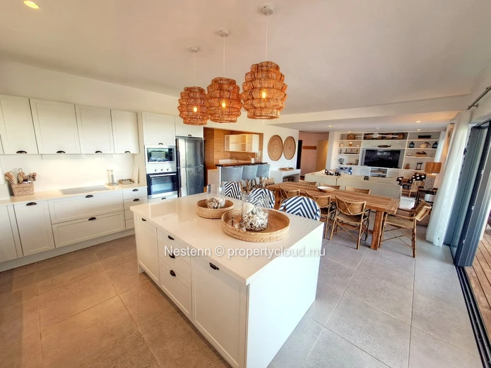 Fabulous 4-bedroom apartment in a secure residence
