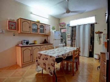 6 Bedroom House