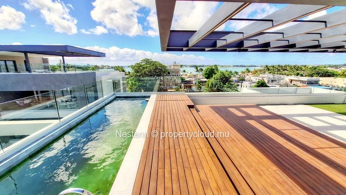 Fabulous 3-bedroom penthouse in a secure, upscale residence