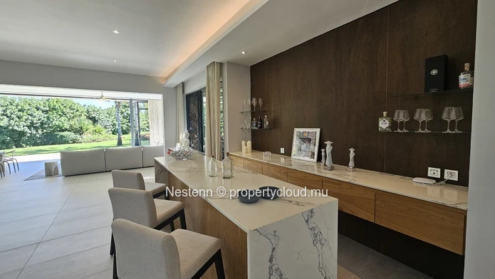 Villa design exclusive avec 5 chambres et vue imprenable sur les montagnes