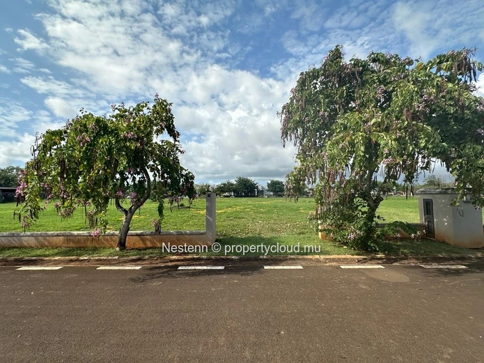 Premium land of 1054m2 in fast-Growing area