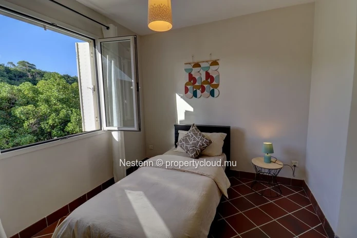 Contemporary 2-bedroom duplex in a secure lakeside residence