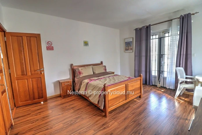 Confortable appartement de 3 chambres en suite au coeur d'un quartier prisé.