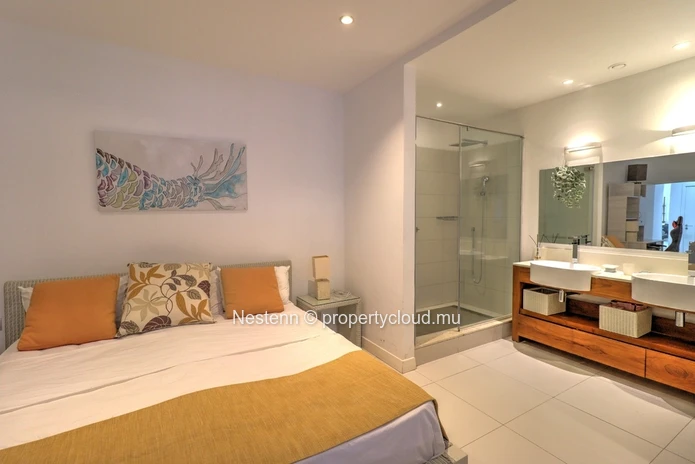 Bel appartement de 3 chambres en suite avec piscine privée dans une marina