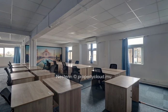 Furnished office on the 4th floor with stunning views of the city center