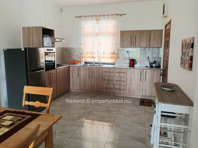 Spacious apartment in a secure and extremely quiet residence