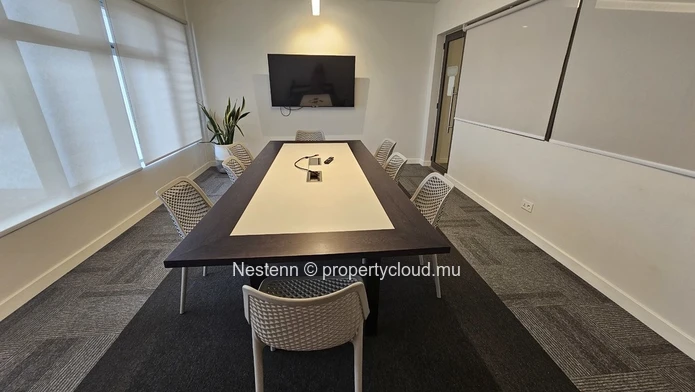 Bureau avec visibilité exceptionnelle – L'emplacement parfait pour propulser votre entreprise !