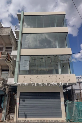 Modern commercial building – Strategic location, ready to operate