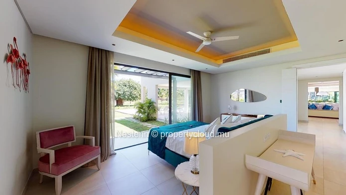 Exceptional 5-bed villa with mountain views in a renowned golf estate.