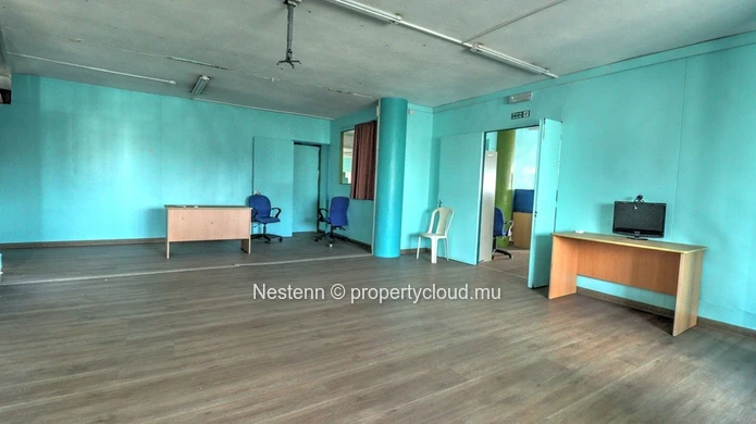 Office space of 371.61 m² 