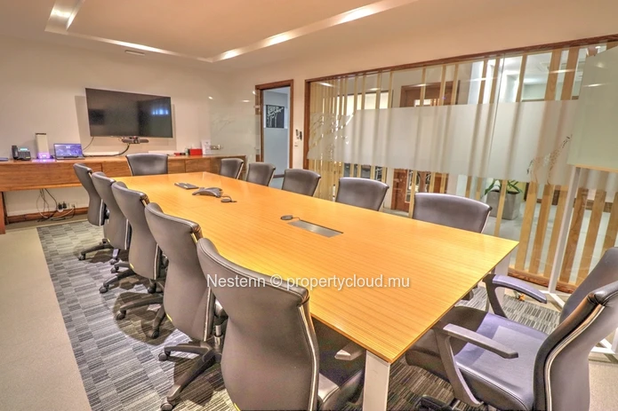 Furnished 20 m² offices with air conditioning, parking, and meeting rooms