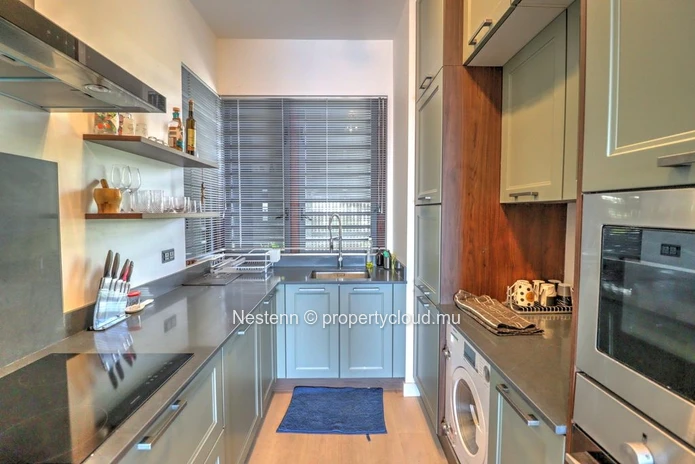 Magnificent beachfront apartment with sea views in a secure residence.