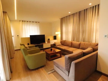 6 Bedroom House