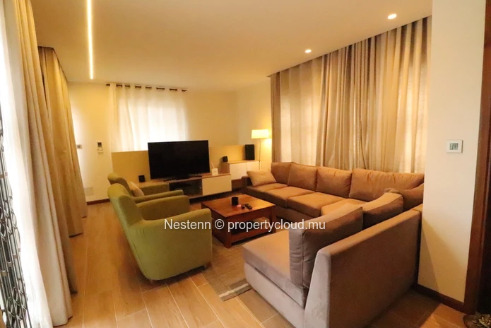Spacious 6-bed house located near the beach 