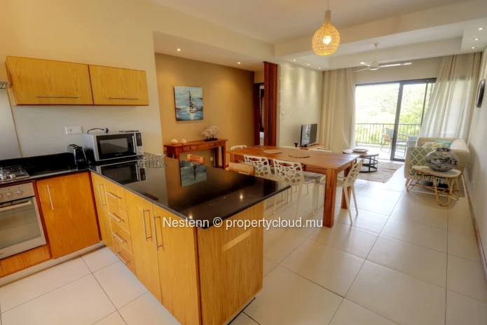 Nice 2-bed apartment in a small residence with swimming pool.