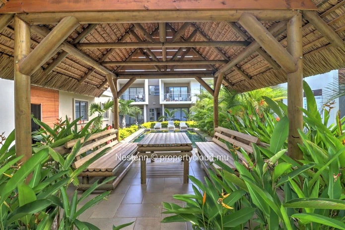 Comfortable 2-bedroom apartment with swimming pool, green spaces and immediate proximity to amenities