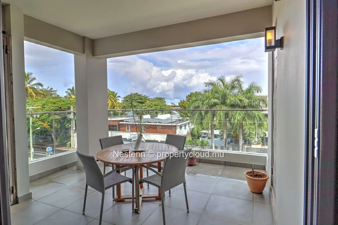 Beautiful three-bedroom apartment with terrace and sea view