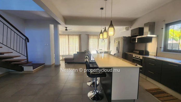 Duplex sécurisé de 3 chambres dans une résidence fermée