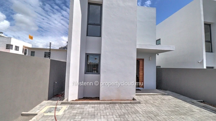 Villa duplex moderne avec vue mer et montagne 