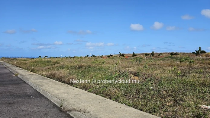 Terrain commercial et résidentiel avec vue imprenable sur la mer et la montagne 429 m² (10,12 perches) à Morcellement...