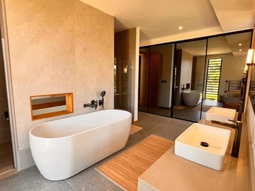 6 Bedroom House
