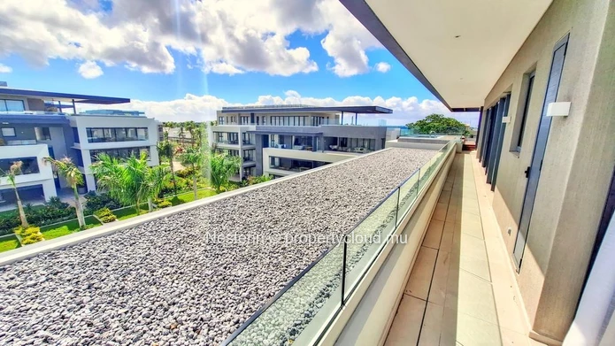 Fabulous 3-bedroom penthouse in a secure, upscale residence