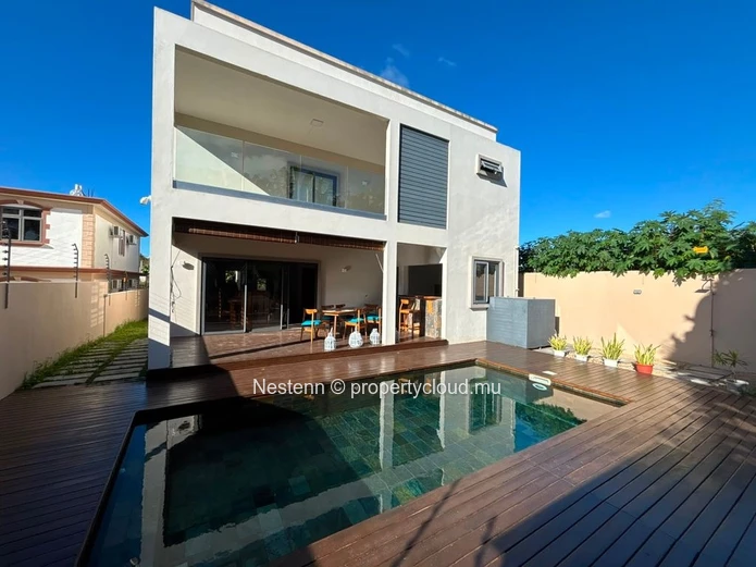 Exceptional Villa With 5 Suites For Rent – Pereybere