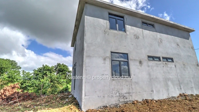 Maison neuve en construction 