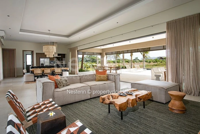 Villa neuve de 4 chambres de plain-pied avec vue sur le golf dans un domaine prestigieux