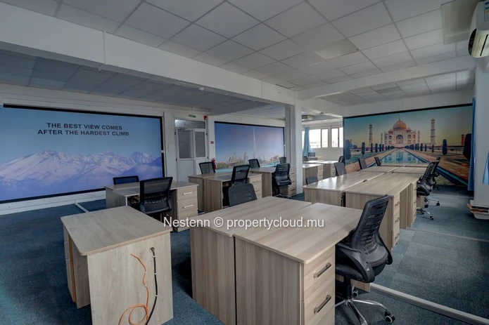 Furnished office on the 4th floor with stunning views of the city center