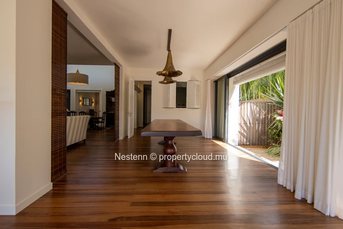 Villa triplex moderne avec 4 chambres