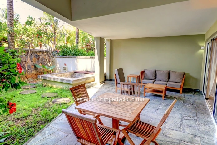 2-bed apartment in a secure residence across from the beach