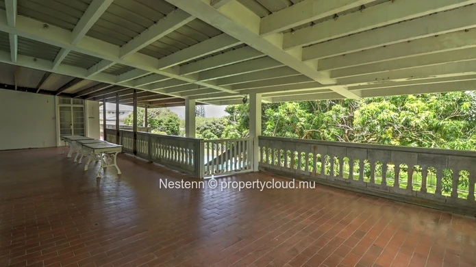 Exceptional property of 5,800 m² 