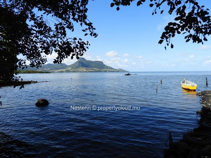 Stunning residential seafront freehold land of 200 perches in the South