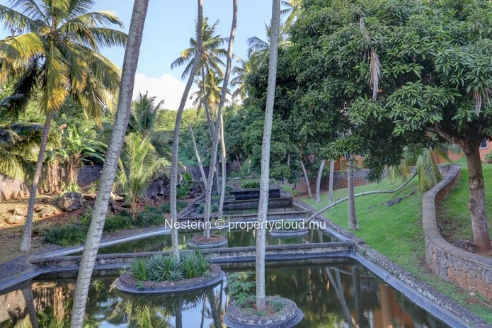 Contemporary 2-bedroom duplex in a secure lakeside residence