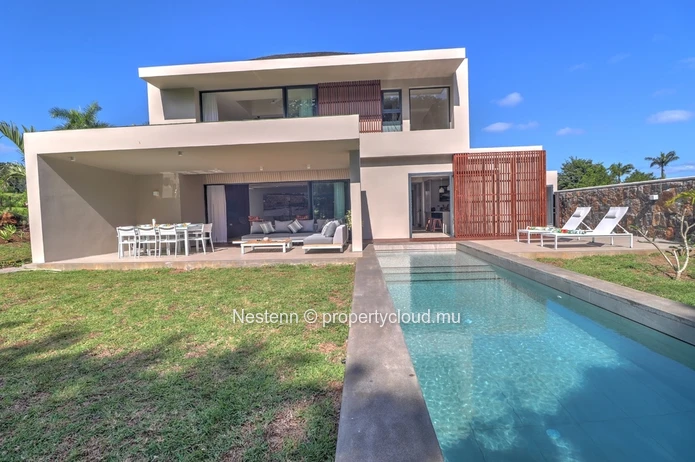 Villa 3 chambres avec piscine privée jacuzzi accès mer et proche golf