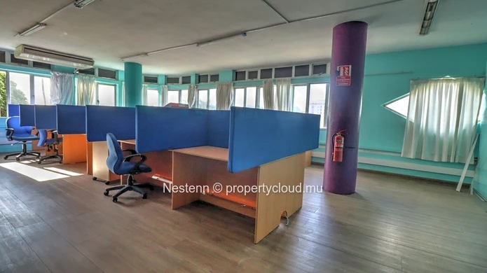 Office space of 371.61 m² 
