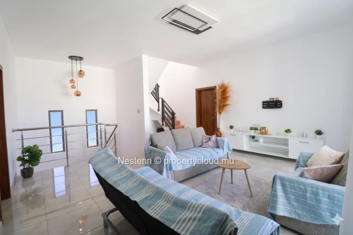 Modern Duplex Villa in Cap Malheureux with 5 bedrooms, private pool, American kitchen, and fully furnished, ideal for...