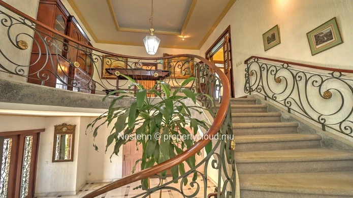 Propriété d'exception de 1 148 m² avec 7 chambres