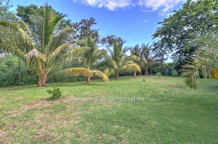 Comfortable 2-bedroom apartment with swimming pool, green spaces and immediate proximity to amenities
