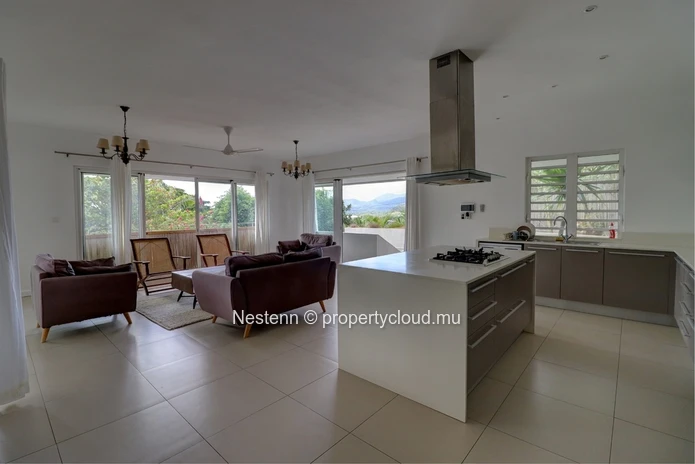Luxueuse villa de 4 chambres dans un emplacement recherché à l'ouest de l'île.
