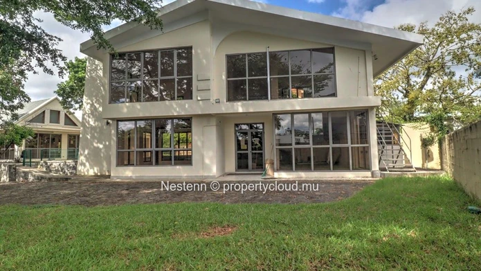 Detached house for commercial use