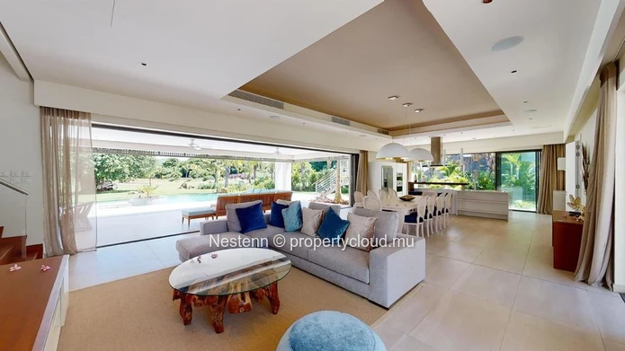Exceptional 5-bed villa with mountain views in a renowned golf estate.