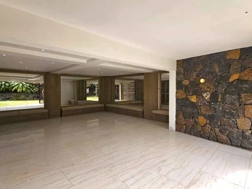 8 Bedroom House
