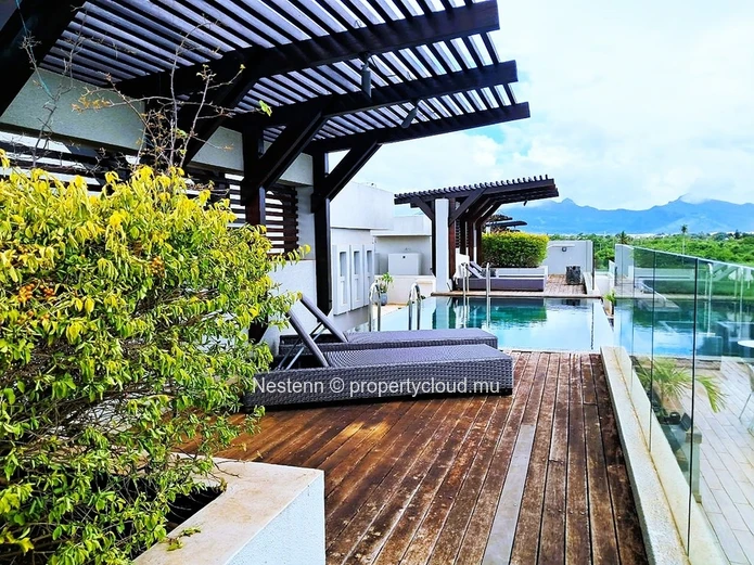 Luxury apartment with sea view - 3 bedrooms, top floor 