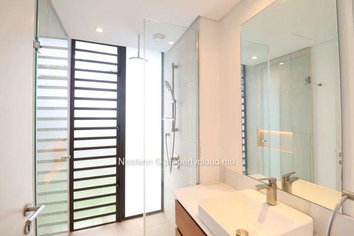 Magnifique duplex de 3 chambres avec piscine privée et vue sur la mer