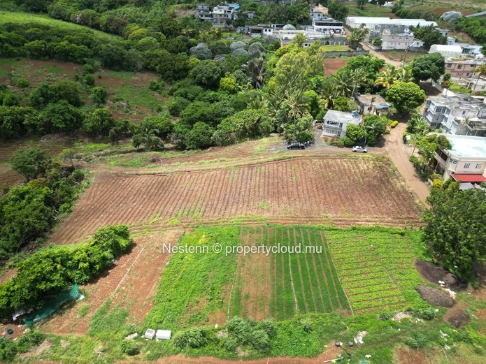 Terrain résidentiel avec vue imprenable sur les montagnes (Lot 2)
