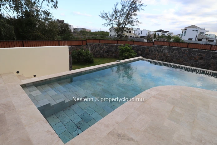 Spacious 6-bed house located near the beach 