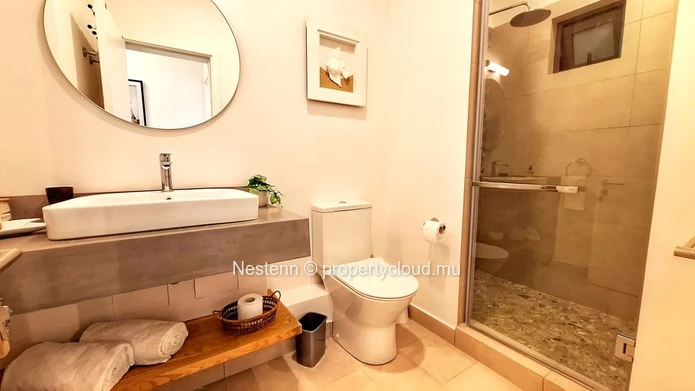 Charmant appartement flambant neuf de 2 chambres, décoré avec goût