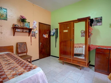 6 Bedroom House